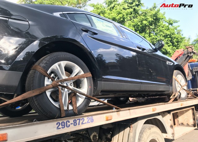 Hàng hiếm Ford Taurus 2019 vừa cập bến Việt Nam - Ảnh 2.