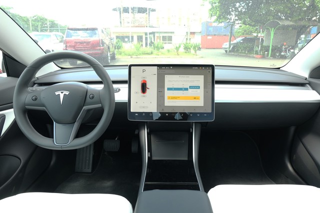Ô tô điện Tesla Model 3 thứ hai về đến Việt Nam với nhiều điểm khác biệt chiếc đầu tiên - Ảnh 3.