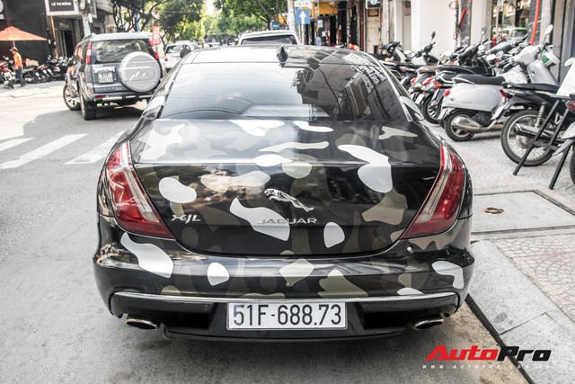 Dân chơi đồ hiệu Sài Gòn lột xác Jaguar XJL theo phong cách BAPE và Supreme - Ảnh 2.