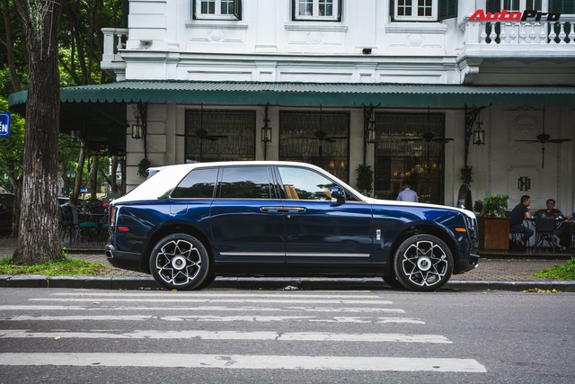 Rolls-Royce Cullinan đầu tiên về Việt Nam lột xác với diện mạo hoàn toàn mới - Ảnh 2. Rolls-Royce Cullinan đầu tiên về Việt Nam lột xác với diện mạo hoàn toàn mới - Ảnh 2.