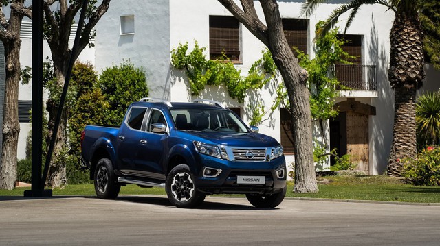 Ra mắt Nissan Navara 2020: Thêm tăng áp để rượt đuổi Ford Ranger