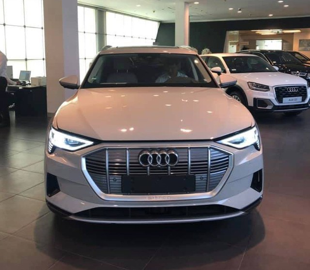 Audi e-tron đầu tiên về Việt Nam: Dùng động cơ điện, bản tiêu chuẩn nên không có gương camera - Ảnh 1.
