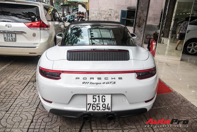 Porsche 911 Targa 4 GTS độc nhất Việt Nam ra biển số trắng Sài Gòn - Ảnh 7.