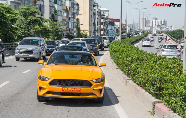 Dàn siêu xe, xe thể thao và xe siêu sang trị giá cả trăm tỷ diễu hành trên phố Hà Nội - Ảnh 6.