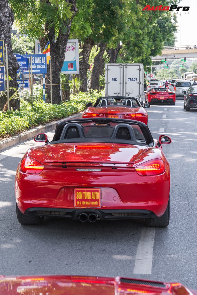 Dàn siêu xe, xe thể thao và xe siêu sang trị giá cả trăm tỷ diễu hành trên phố Hà Nội - Ảnh 14.