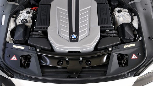 BMW: Đừng tôn thờ quá xe điện, động cơ đốt trong còn "sống khỏe" vài chục năm nữa
