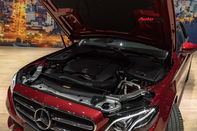 Chi tiết Mercedes-Benz E 200 Sport giá hơn 2,3 tỷ đồng - Chủ lực doanh số xe sang tầm trung tại Việt Nam - Ảnh 12. Chi tiết Mercedes-Benz E 200 Sport giá hơn 2,3 tỷ đồng - Chủ lực doanh số xe sang tầm trung tại Việt Nam - Ảnh 12.