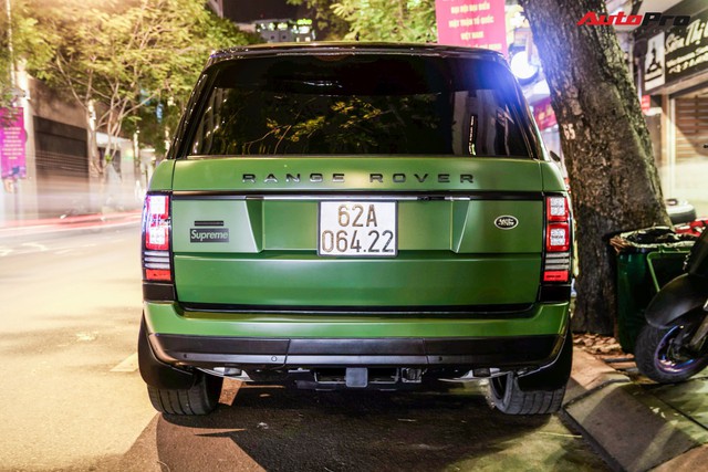 Range Rover LWB Autobiography của dân chơi Long An độ mâm hàng hiệu, dán màu quân đội khiến nhiều người tưởng là của ông Đặng Lê Nguyên Vũ - Ảnh 4. Range Rover LWB Autobiography của dân chơi Long An độ mâm hàng hiệu, dán màu quân đội khiến nhiều người tưởng là của ông Đặng Lê Nguyên Vũ - Ảnh 4.