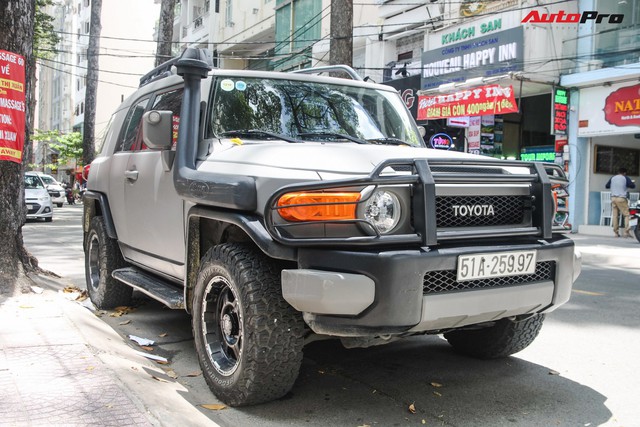 Sau Range Rover, Bentley, Porsche,... doanh nhân Đặng Lê Nguyên Vũ tiếp tục biến tấu hàng hiếm Toyota FJ Cruiser - Ảnh 1.