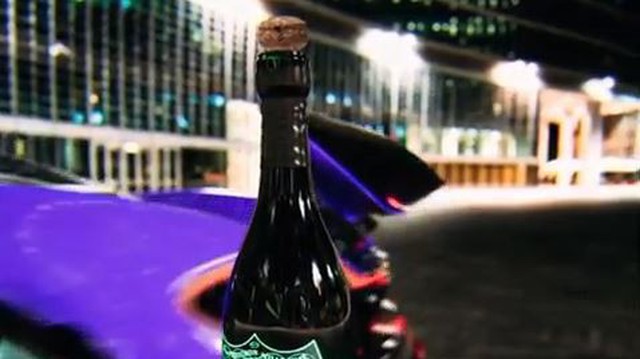 Mãn nhãn với màn bật nắp champagne với McLaren P1 và sự thật phía sau
