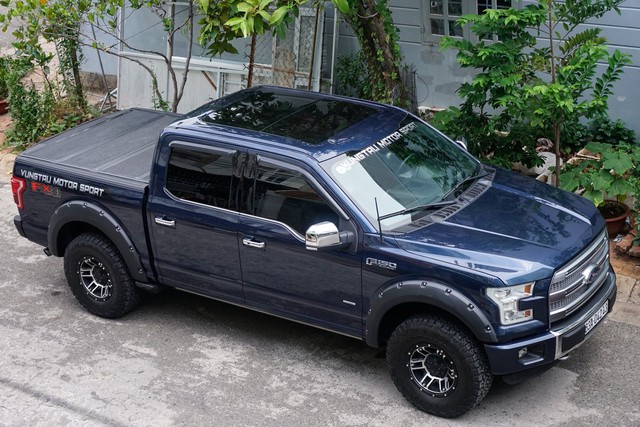 Dung Ford F150 Platinum 4 nam khong off-road chu xe ban lai voi gia du mua 2 chiec Ranger Raptor