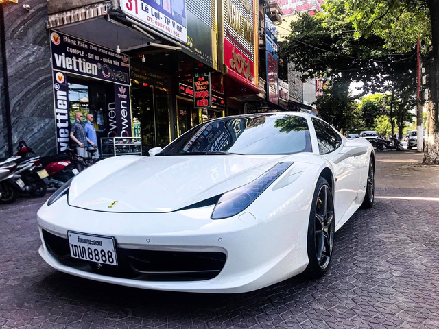 Ferrari 458 Spider biển số tứ quý Lào bất ngờ xuất hiện tại thành phố Vinh - Ảnh 3.