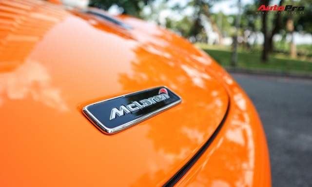 Đàm Thu Trang - vợ sắp cưới của doanh nhân Nguyễn Quốc Cường tự tin cầm lái siêu xe McLaren 720S - Ảnh 7.
