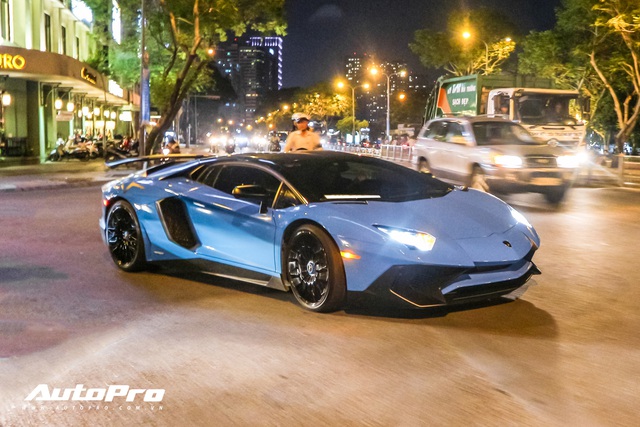 Lamborghini Aventador SV từng của Minh Nhựa tái xuất trên phố Sài Gòn với diện mạo mới - Ảnh 2.