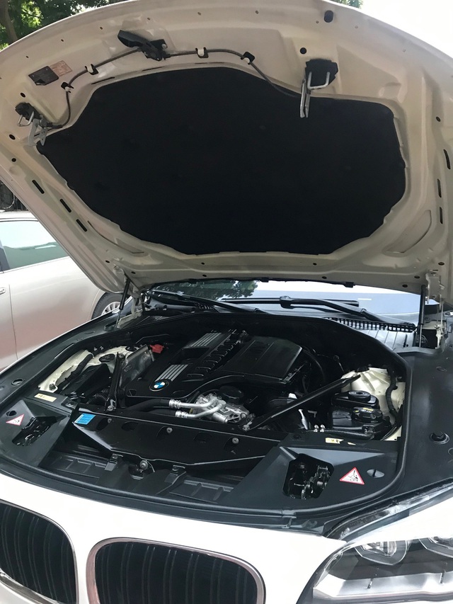 BMW 740Li sau gần 10 năm sử dụng có giá rẻ hơn 300 triệu đồng so với Toyota Camry thế hệ mới nhất - Ảnh 4. BMW 740Li sau gần 10 năm sử dụng có giá rẻ hơn 300 triệu đồng so với Toyota Camry thế hệ mới nhất - Ảnh 4.