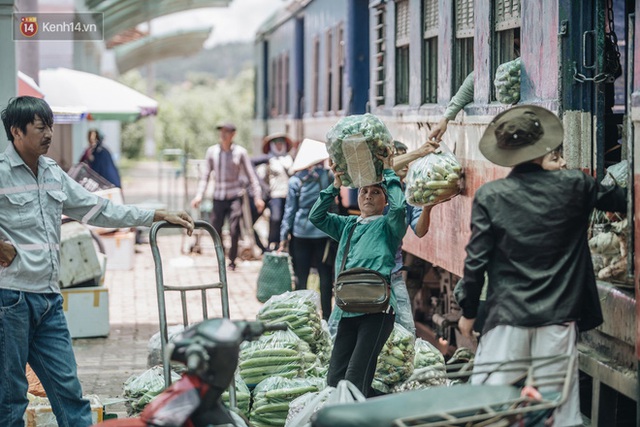 8 giờ trên chuyến tàu kỳ lạ nhất Việt Nam: Rời ga mà không có một hành khách nào - Ảnh 30. 8 giờ trên chuyến tàu kỳ lạ nhất Việt Nam: Rời ga mà không có một hành khách nào - Ảnh 30.