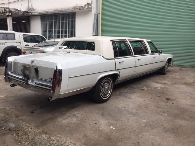 Bắt gặp xế cổ Cadillac Fleetwood Brougham Limousine có tuổi đời 30 năm tại Sài Gòn - Ảnh 2.