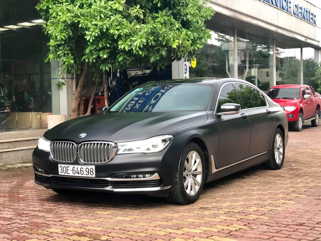 Độ full ngoại thất đen nhám, BMW 7-series 2 năm tuổi bán lại giá hơn 3 tỷ đồng - Ảnh 5.