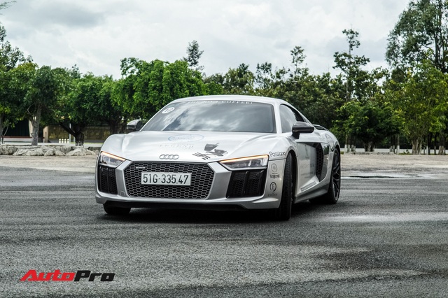 Doanh nhan Dang Le Nguyen Vu ban lai Audi R8 V10 Plus cho mot showroom o Sai Gon