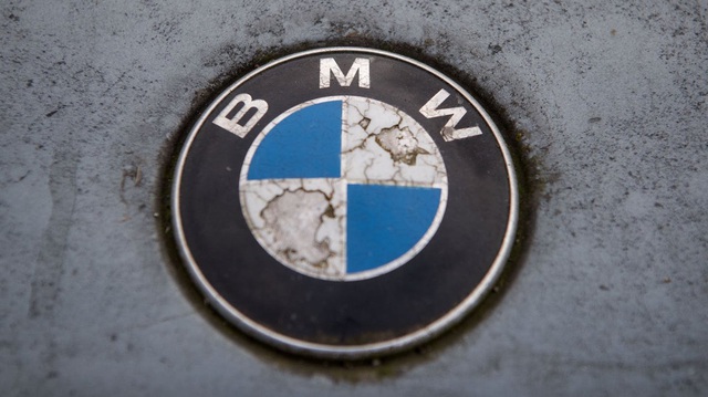 Đích thân BMW giải thích ý nghĩa đằng sau logo: Không phải cánh quạt như mọi người nghĩ