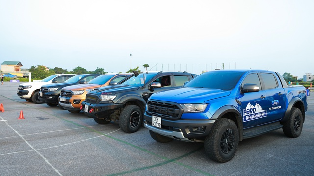 Ford đưa dàn SUV, bán tải đi khắp Việt Nam - Tham vọng tăng doanh số xe gầm cao