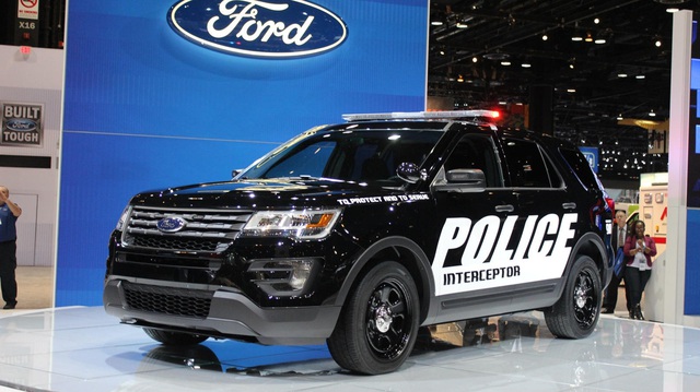 Dùng Ford Explorer, cảnh sát Mỹ... suýt chết ngạt