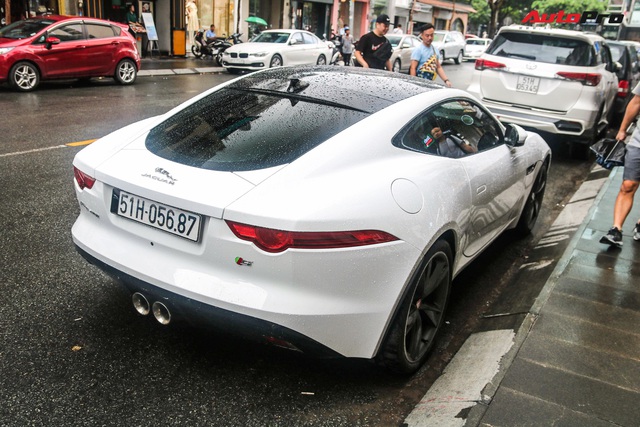 Jaguar F-Type trắng muốt của dân chơi Sài Gòn xuống đường, biển số là chi tiết gây tiếc nuối - Ảnh 7.
