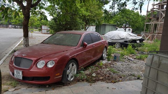 Xót xa loạt siêu xe Bentley bị bỏ xó phủ đầy bụi ở Việt Nam - Ảnh 2.