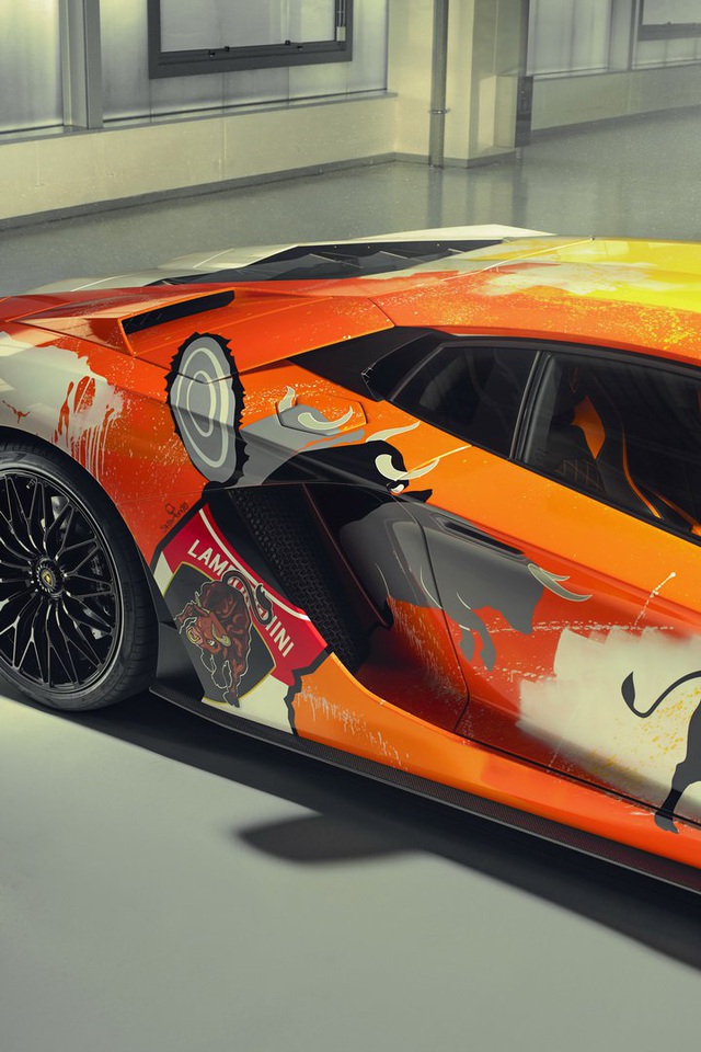 Lamborghini tẩy trắng Aventador S rồi để nghệ sỹ 19 tuổi tự phối màu và cái kết đầy bất ngờ - Ảnh 8. Lamborghini tẩy trắng Aventador S rồi để nghệ sỹ 19 tuổi tự phối màu và cái kết đầy bất ngờ - Ảnh 8.