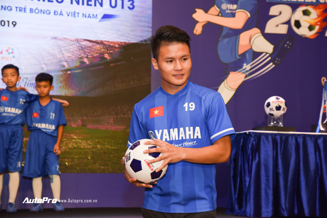 Quang Hải đồng hành cùng U13 Yamaha Cup 2019, nâng cao an toàn khi đi xe máy cho trẻ em Việt Nam - Ảnh 1.