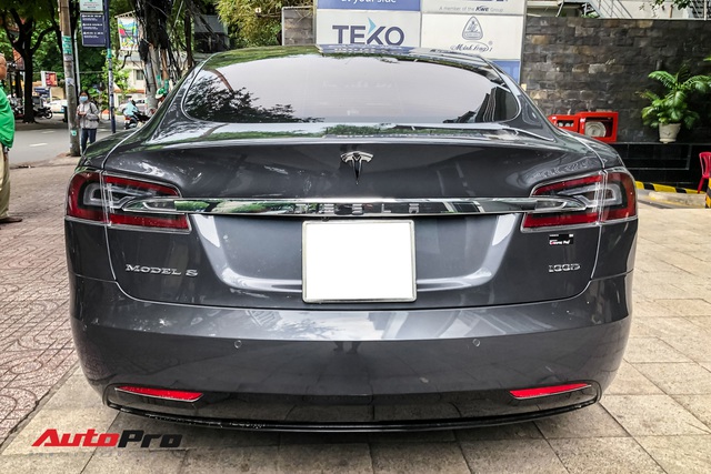 Tesla Model S 100D độc nhất Việt Nam lần đầu lăn bánh sau 6 tháng về nước - Ảnh 4.