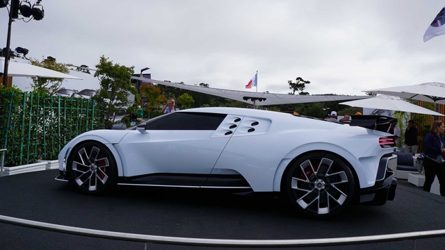 Ngắm siêu phẩm Bugatti Centodieci lộng lẫy ngoài đời thực: Đẹp hơn quảng cáo - Ảnh 1.