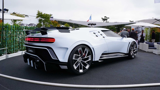 Ngắm siêu phẩm Bugatti Centodieci lộng lẫy ngoài đời thực: Đẹp hơn quảng cáo - Ảnh 11.