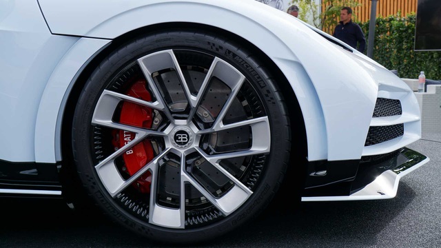 Ngắm siêu phẩm Bugatti Centodieci lộng lẫy ngoài đời thực: Đẹp hơn quảng cáo - Ảnh 9.
