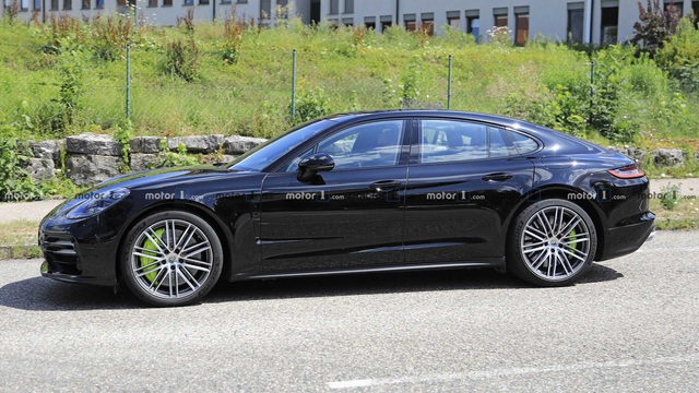 Bắt gặp Porsche Panamera facelift 2021 lén lút chạy thử với chi tiết rất đáng chú ý - Ảnh 2.