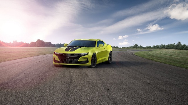 Góc cà khịa cực căng: Chevrolet Camaro trợ giá cao chưa từng thấy cho chủ xe Ford Mustang