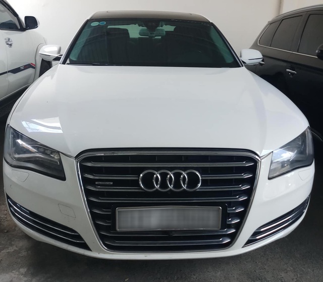 Chủ nhân đi chán bán lại, sedan đỉnh cao một thời Audi A8L giá 1,75 tỷ đồng - Ảnh 1.