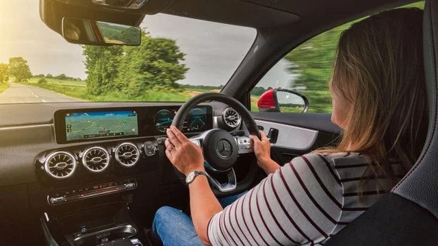 Mercedes-Benz đang ầm thầm theo dõi người dùng?