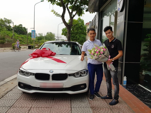 Ong bo sinh nam 1996 tau xe luot BMW 320i gia 12 ty dong khien nhieu nguoi tram tro