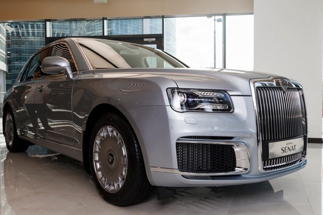 Rolls-Royce của người Nga mở đại lý đầu tiên, bán xe giống của Tổng thống Putin - Ảnh 3.