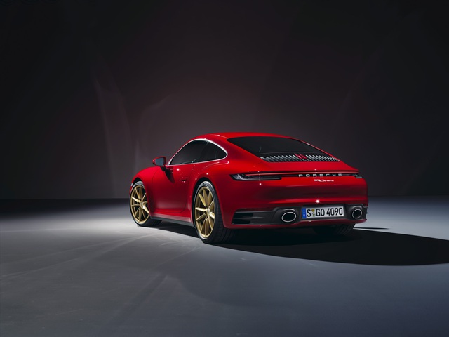 Porsche 911 Carrera Coupe và Cabriolet thế hệ mới có giá từ gần 7 tỷ đồng tại Việt Nam - Ảnh 2. Porsche 911 Carrera Coupe và Cabriolet thế hệ mới có giá từ gần 7 tỷ đồng tại Việt Nam - Ảnh 2.