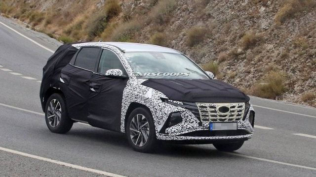 Hyundai Tucson mới tiếp tục lộ mặt: Có chi tiết như xe Mercedes
