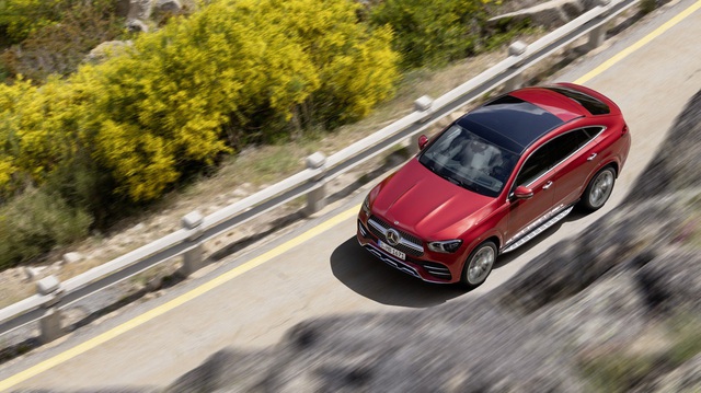 4 video cho biết toàn bộ về Mercedes-Benz GLE Coupe mới - Kỳ phùng địch thủ của BMW X6