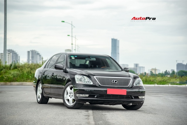 Lexus LS430 13 năm tuổi: Thừa sang trọng dù giá chỉ 650 triệu đồng - Ảnh 17. Lexus LS430 13 năm tuổi: Thừa sang trọng dù giá chỉ 650 triệu đồng - Ảnh 17.