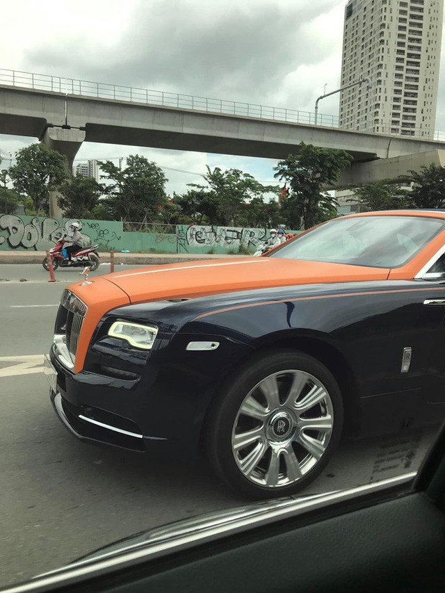 Rolls-Royce Dawn độc nhất Việt Nam bị bắt gặp với diện mạo mới lạ nhưng có một chi tiết gây tiếc nuối - Ảnh 2.