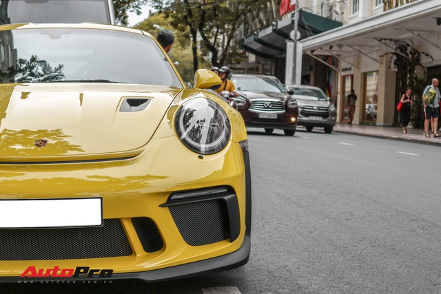 Dai gia Sai Gon lan dau lai Porsche 911 GT3 RS Racing Yellow doc nhat Viet Nam khi ra bien so