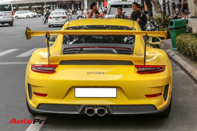 Dai gia Sai Gon lan dau lai Porsche 911 GT3 RS Racing Yellow doc nhat Viet Nam khi ra bien so