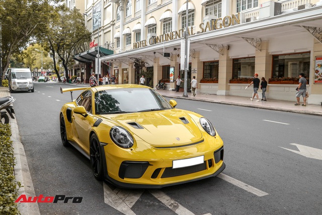 Dai gia Sai Gon lan dau lai Porsche 911 GT3 RS Racing Yellow doc nhat Viet Nam khi ra bien so