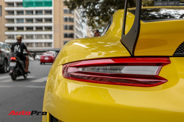 Đại gia Sài Gòn lần đầu lái Porsche 911 GT3 RS Racing Yellow độc nhất Việt Nam khi ra biển số - Ảnh 16.