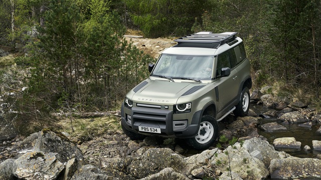 Land Rover Defender chính thức trở lại: Mối nguy thực sự cho Mercedes-Benz G-Class
